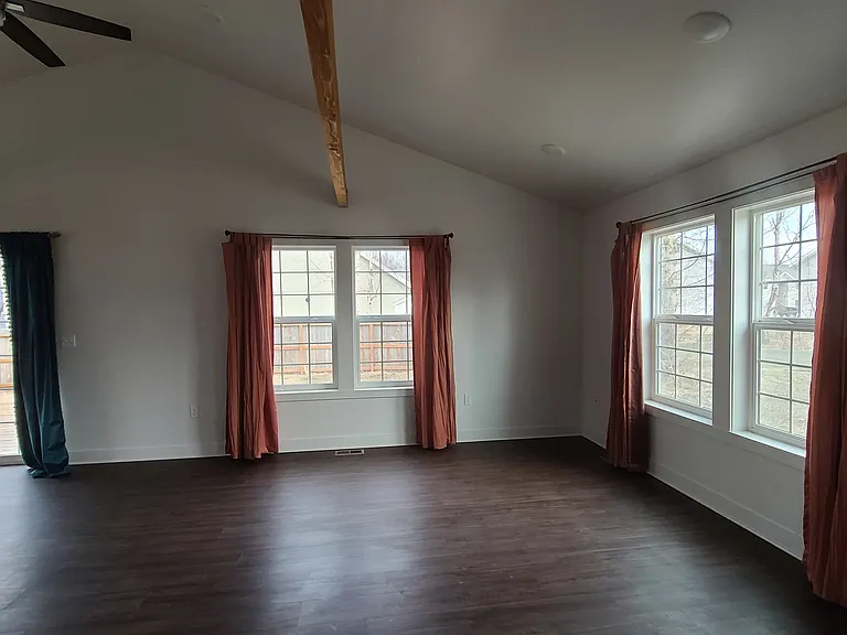 424 E Beaver Ave — Photo 4