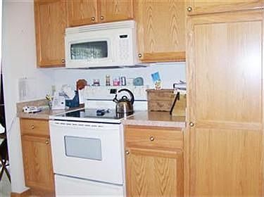4th image of 3924 Edinburgh Dr