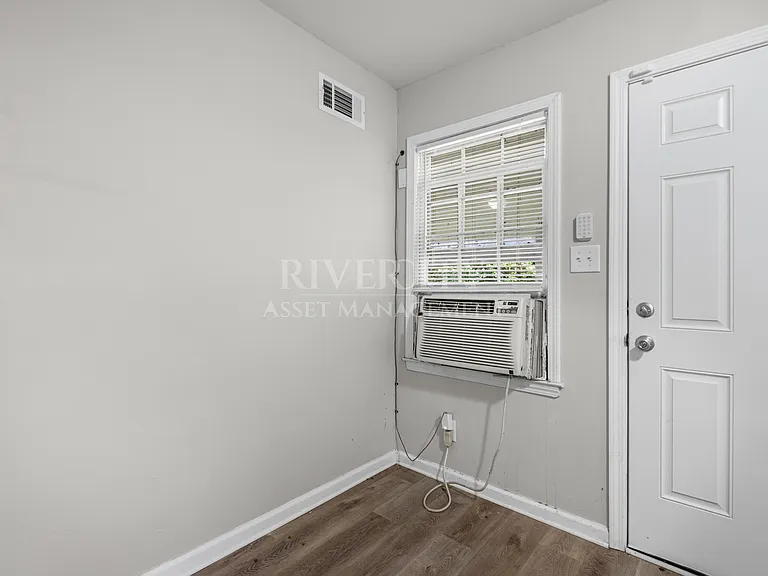 1381 Laudeen Dr — Photo 6