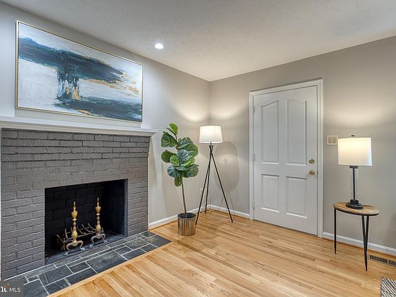 4th image of 8520 Richmond Ave