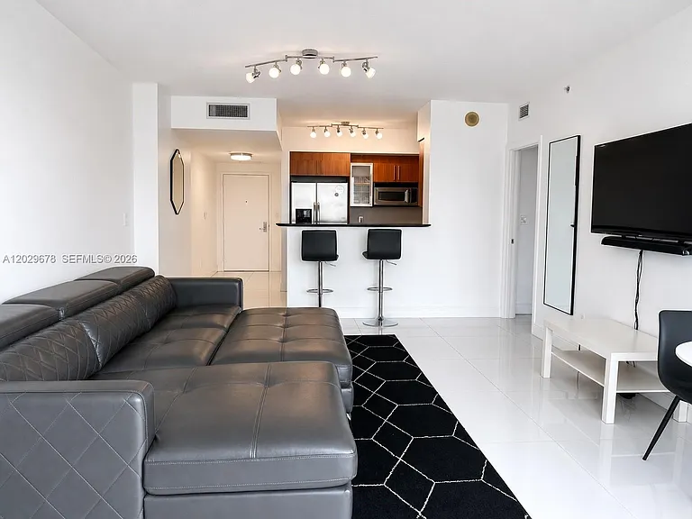325 Biscayne Blvd #717 — Photo 4
