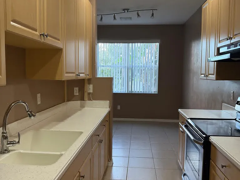 1510 Seminole Palms Dr — Photo 5