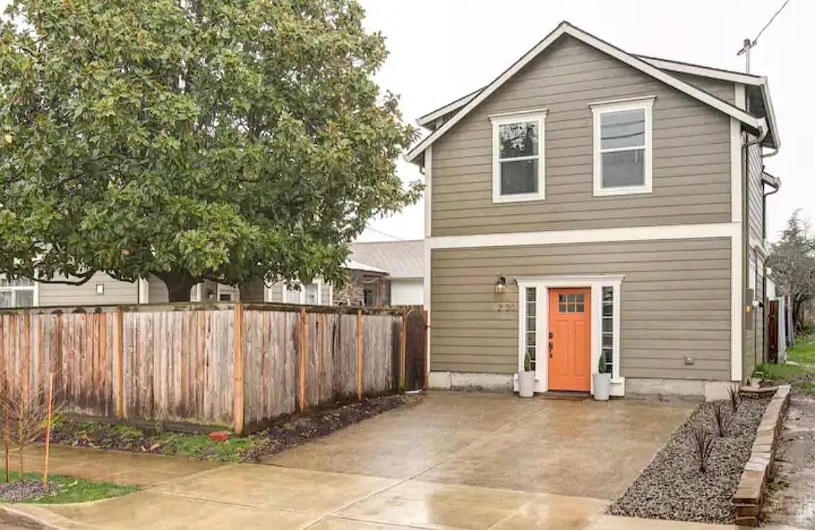 7157 N Lancaster Ave — Photo 1