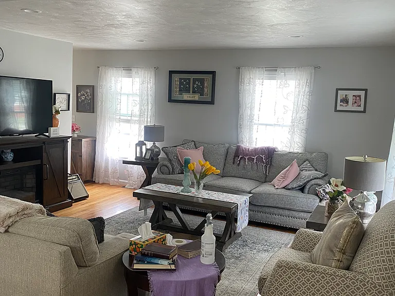19 Mowry Ave — Photo 6