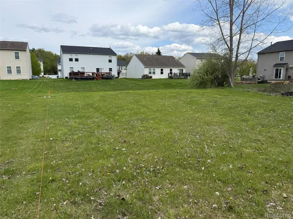 59 Lochaven Rd, Waterford, MI 48327