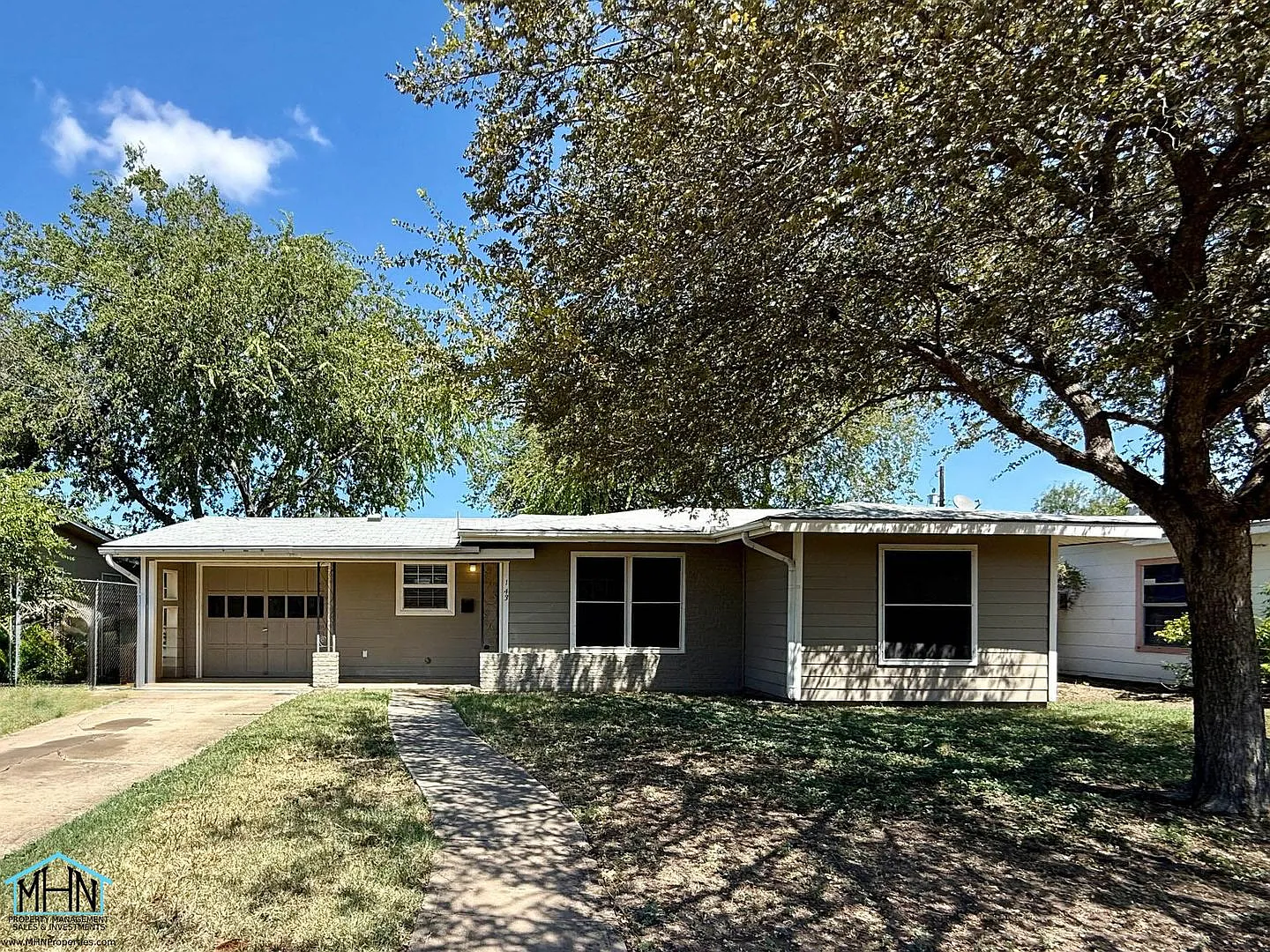 Charming 2 bed/1 bath home in Olmos Park, just minutes from downtown! — Photo 1