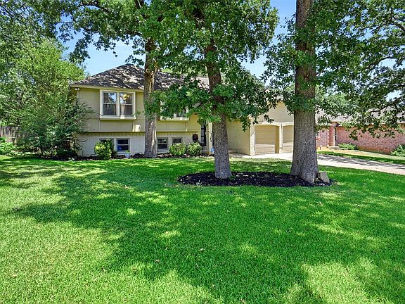 2nd image of 6813 Parkwood Dr