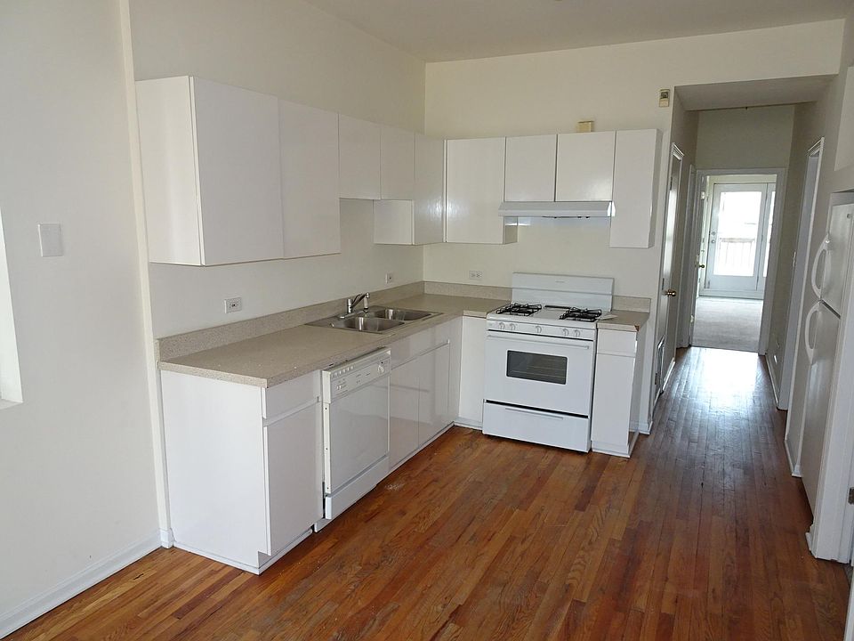 1st image of 2039 W Superior St #201