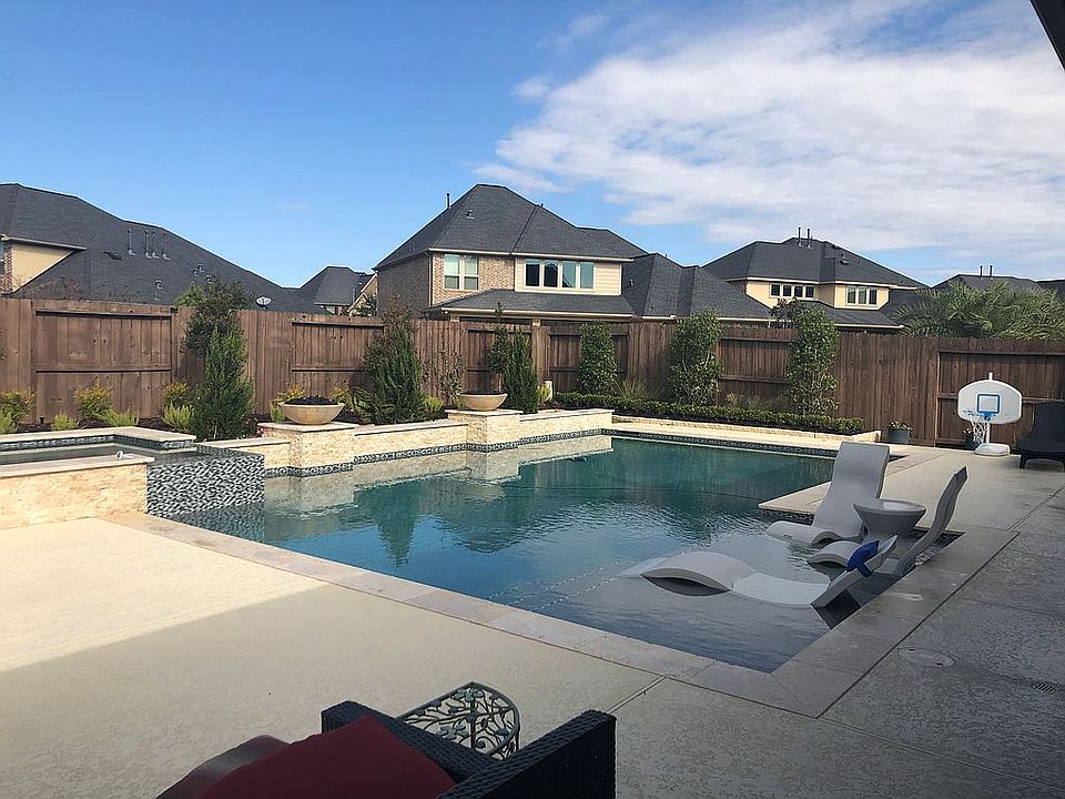2nd image of 5010 Spicewood Pine Ln