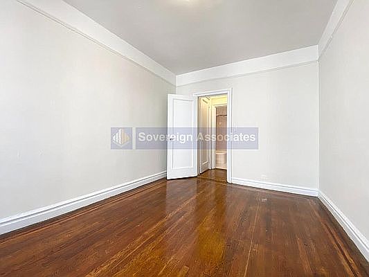 3rd image of 21 Magaw Pl APT 4F