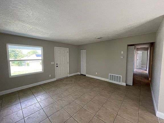 3rd image of 1633 Bloomfield Ave