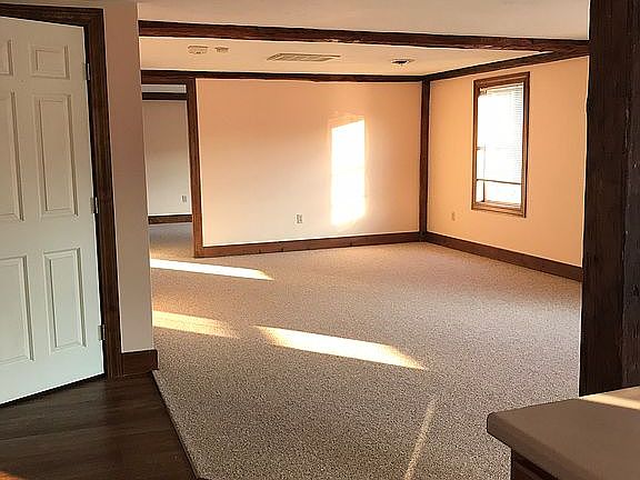 Large 2nd floor apartment