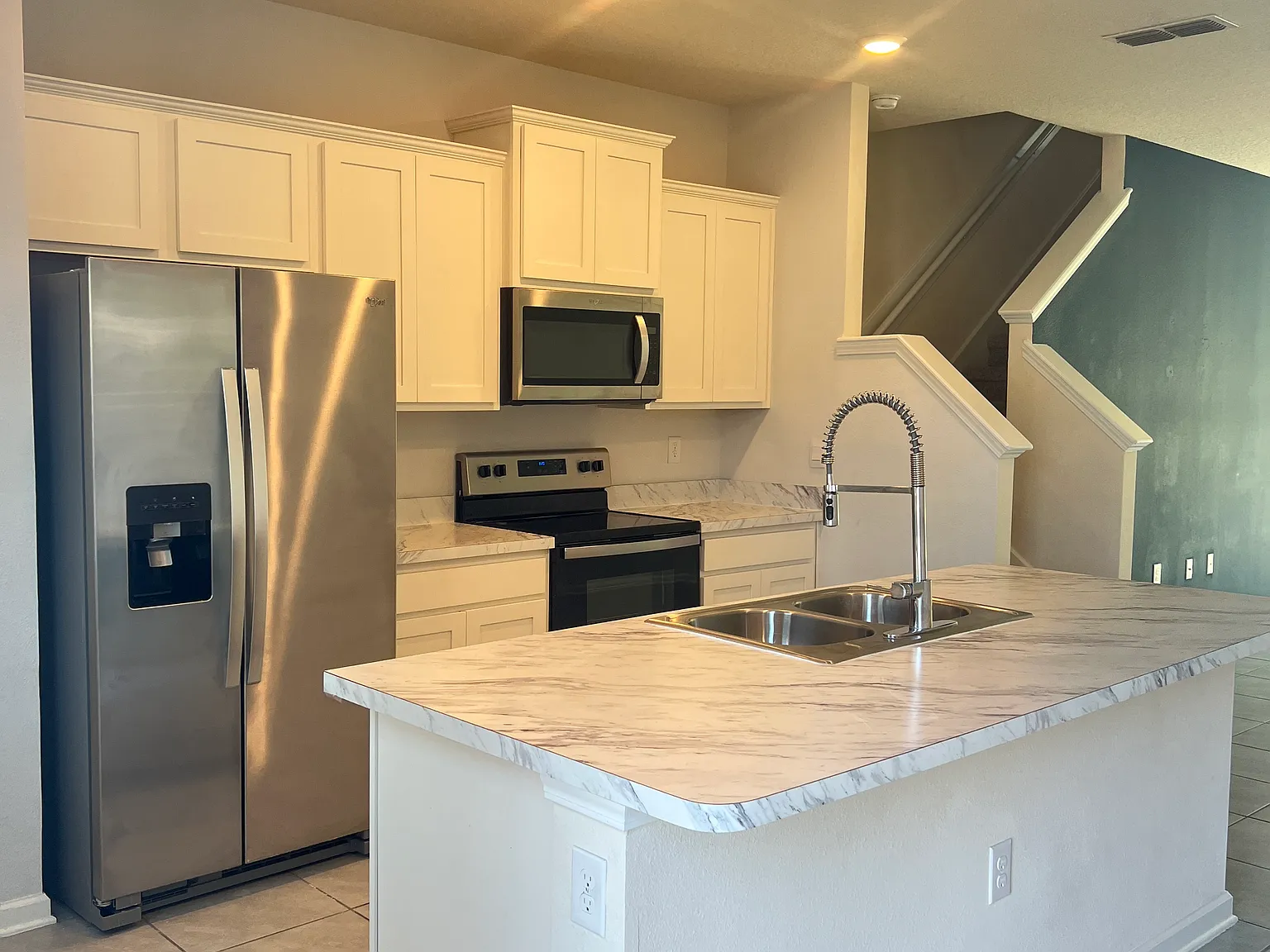 2 bed, 2.5 bath, 1109 sqft, $1,650 — Photo 2