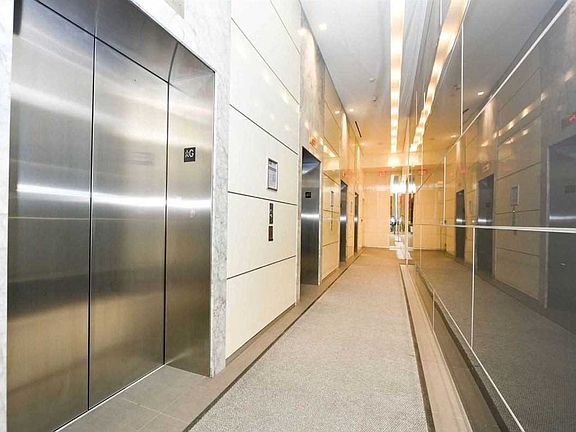 4th image of 15 Grenville St #1405