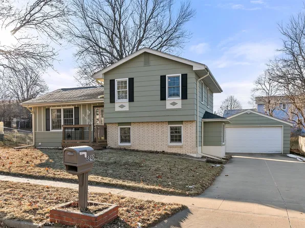 8890 Sunny Hill Dr, Clive, IA 50325