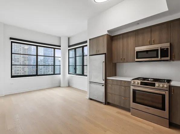 515 West 38th Street image 11 of 27