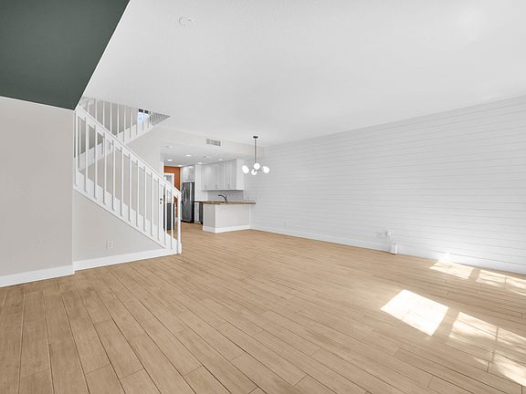 4th image of 228 Murray Ct