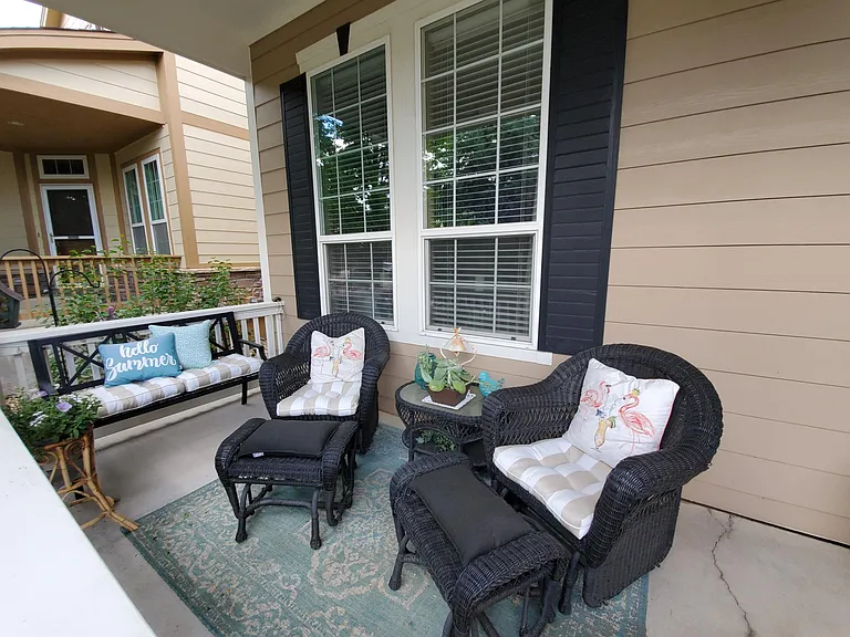10272 Riverstone Dr — Photo 2