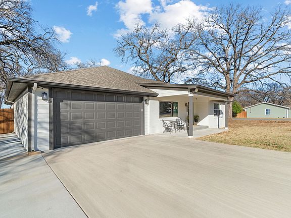 4th image of 1021 Poe St