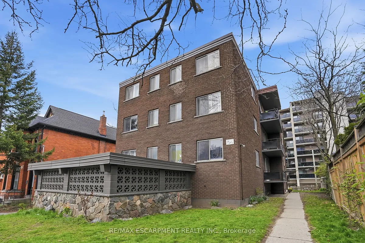 Building Photo - 36 Ray St S #5