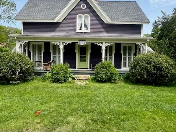 33 Main Street, North Stonington, CT 06359