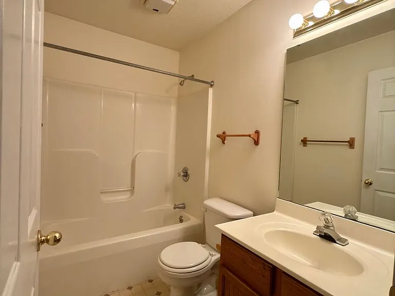 608-610 Curtis Dr — Photo 10