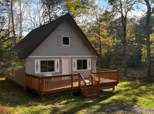 112 Red Squirrel Ct, Dingmans Ferry, PA 18328
