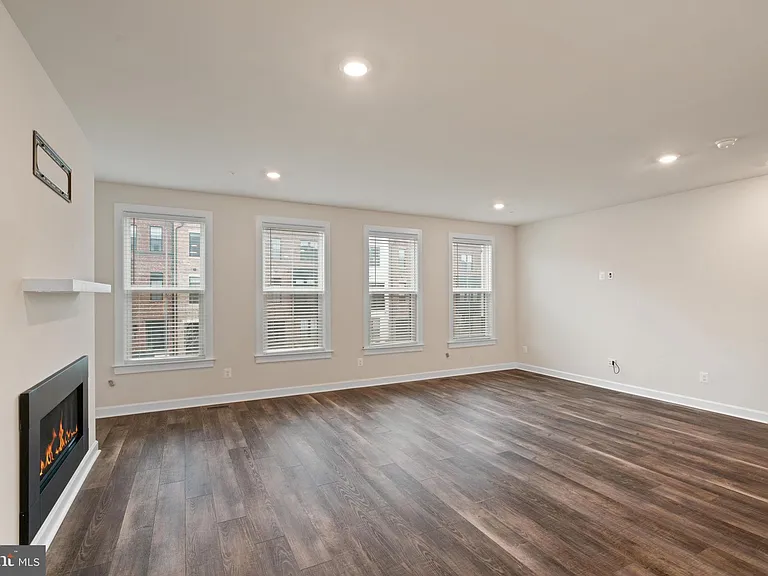 43467 Grandmoore St — Photo 11