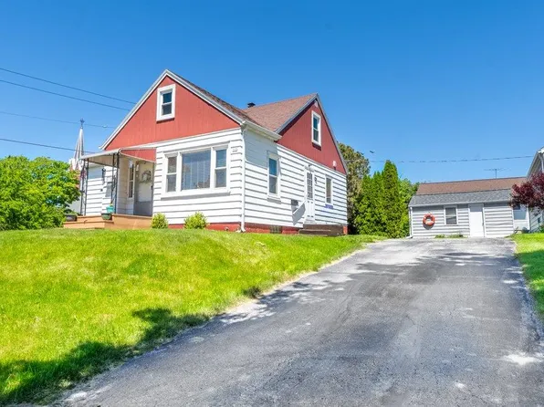 115 E North Water St, Algoma, WI 54201