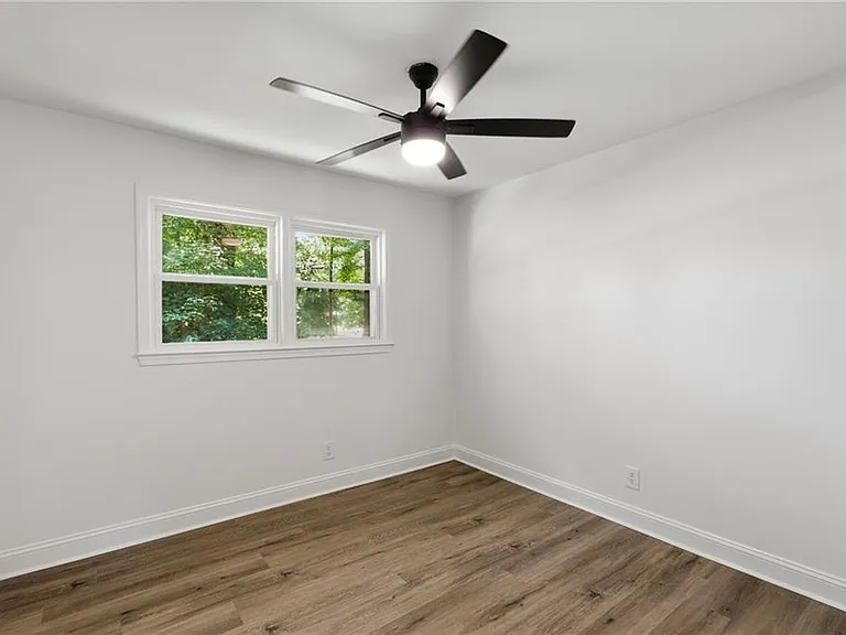 1348 Ridgewood Dr SW — Photo 11