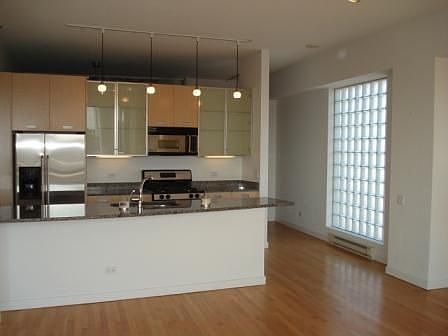 1st image of 950 W Erie St APT 504
