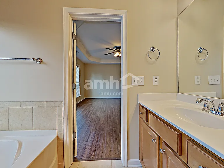 818 Poplar Ter — Photo 12
