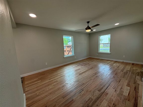 4th image of 307 N 4th St