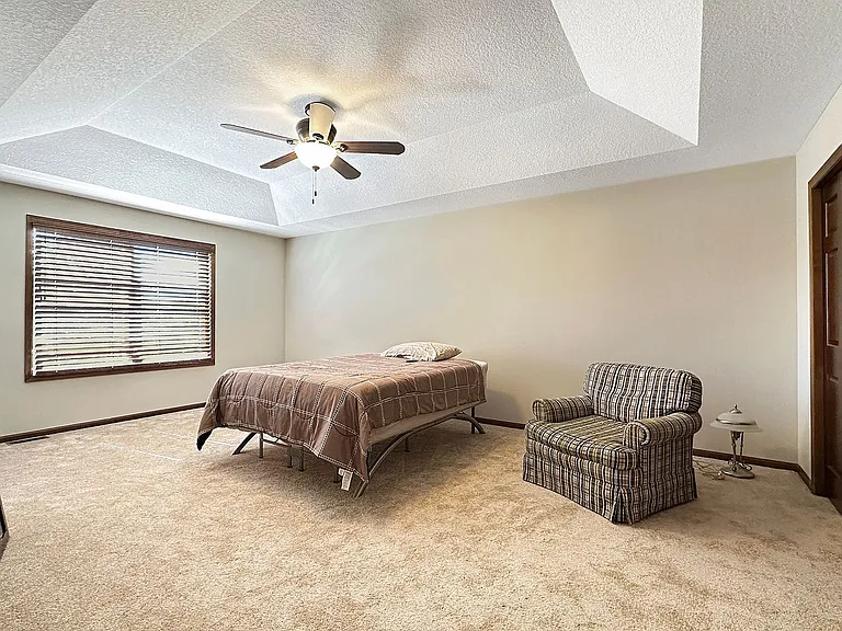 9496 Declaration Dr — Photo 17