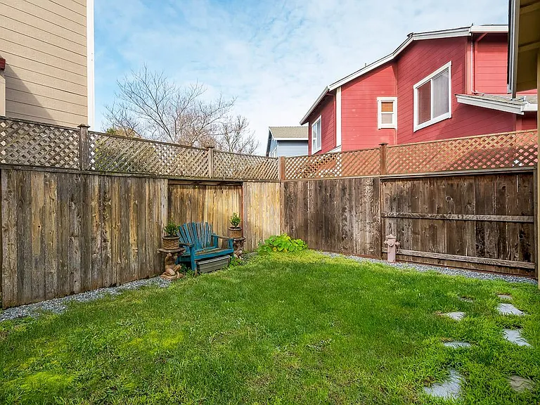Yard - all fenced in.