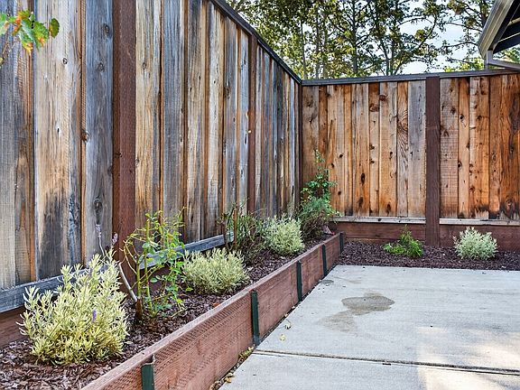 4th image of 1112 Mountain View Blvd #B
