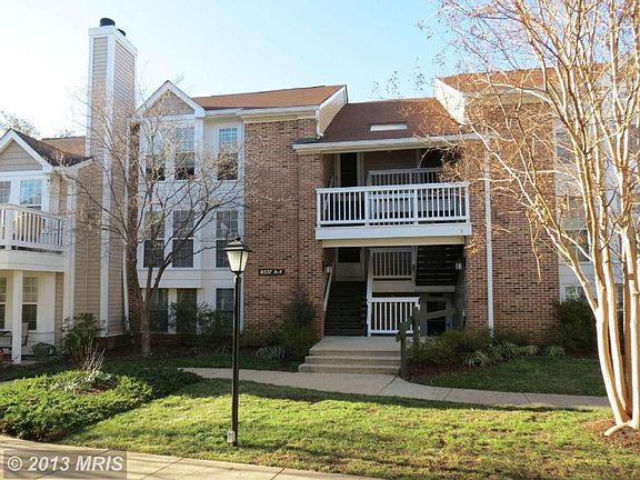 Front of building - condo is on the 2nd floor