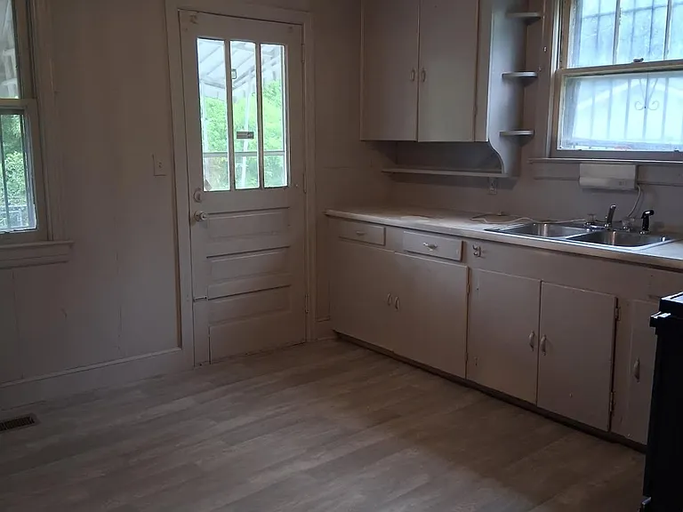 121 Brookland Cir — Photo 6