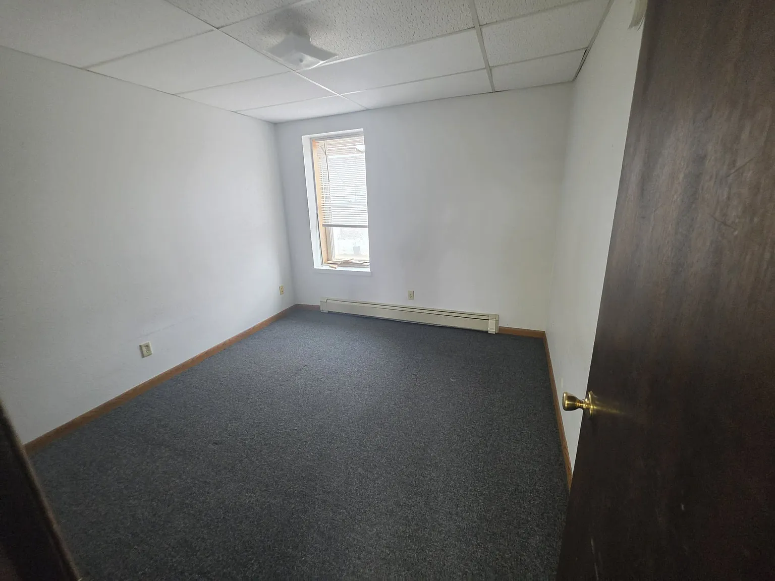 320-330 Stephenson Ave — Photo 4