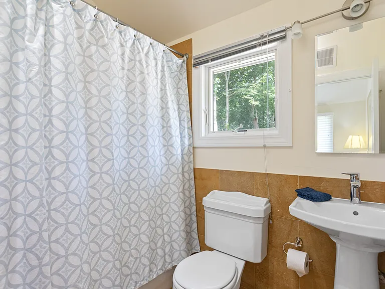 16 Mudford Ave — Photo 31