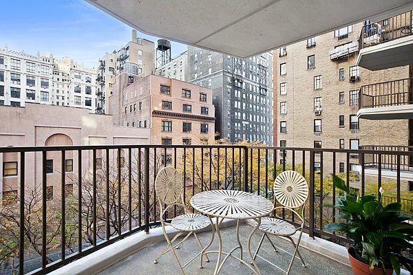 Sold by Marilyn Korn Real Estate | media 2