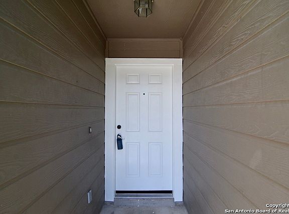 4th image of 1047 Daffodil Way