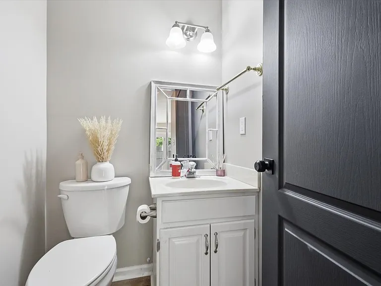 8611 Old Carriage Ct — Photo 24