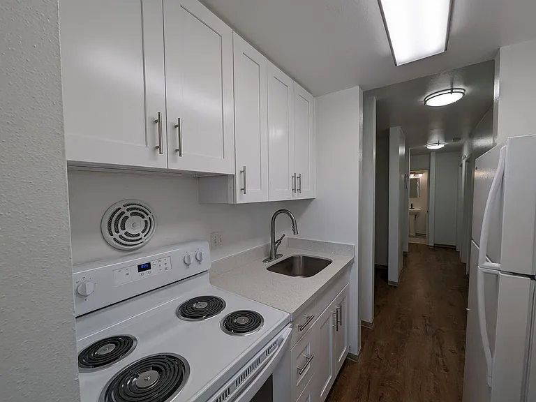 Tiki Apartments — Photo 24