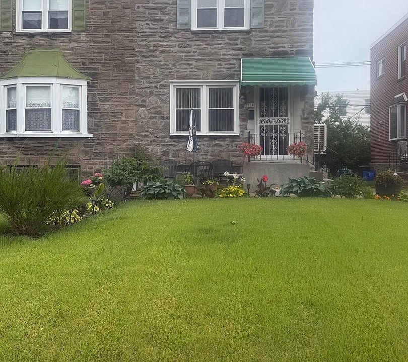 2nd image of 2004 Vista St