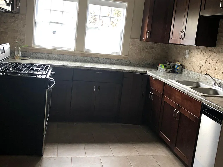 1390 McClelland Ave — Photo 6