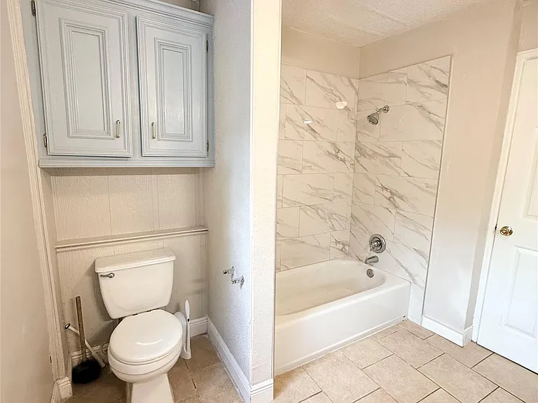 6109 Saxon Dr #B — Photo 10