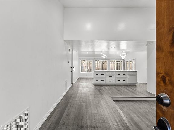 4th image of 44256 Sancroft Ave