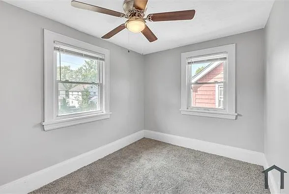 10409 Nelson Ave — Photo 11