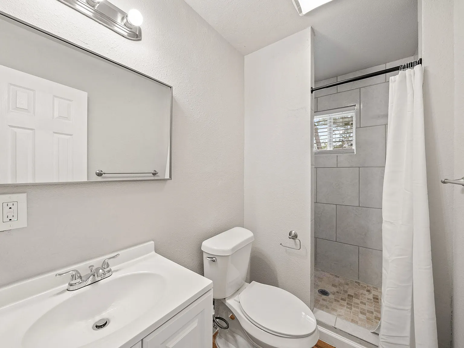 4 bed, 2.0 bath, 1471 sqft, $667 — Photo 4